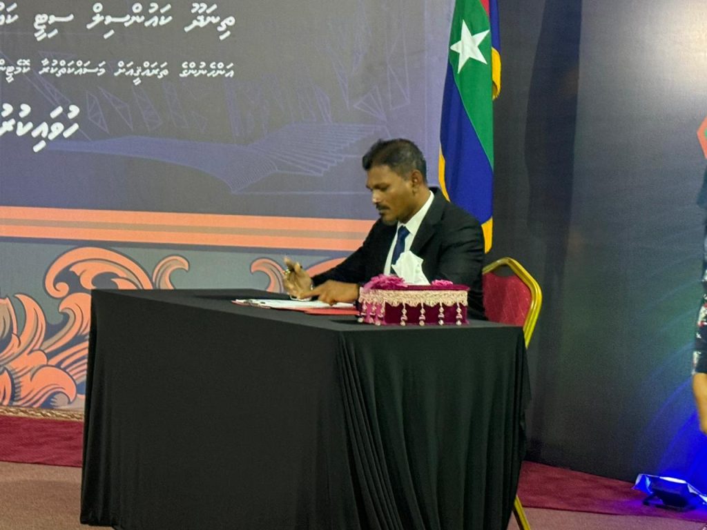 Thinadhoo mayor